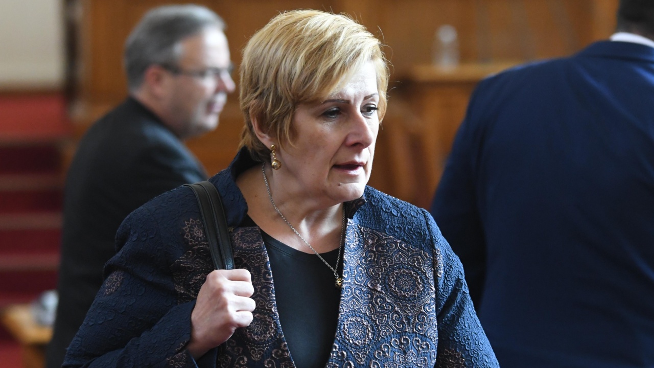 Депутатът от Възраждане Елена Гунчева няма да участва днес в гласуването