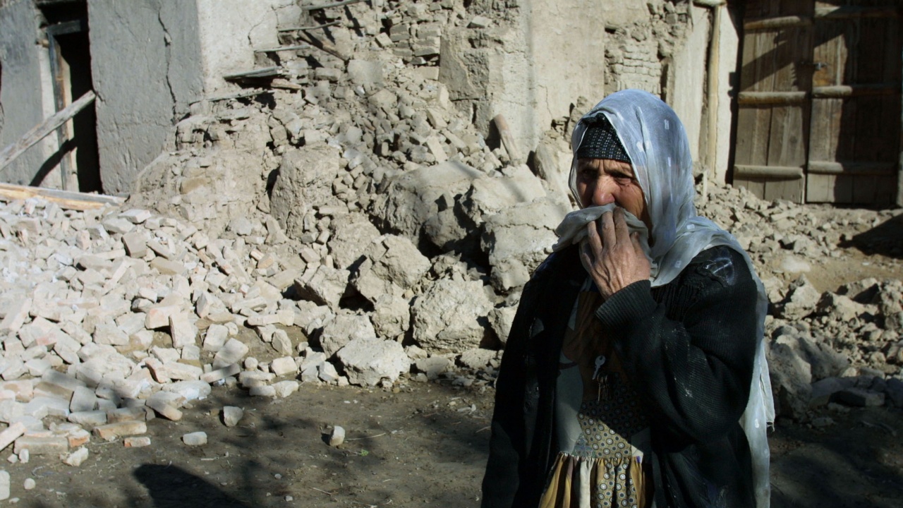 Талибаните в Афганистан призоваха за международна помощ след силното земетресение, което