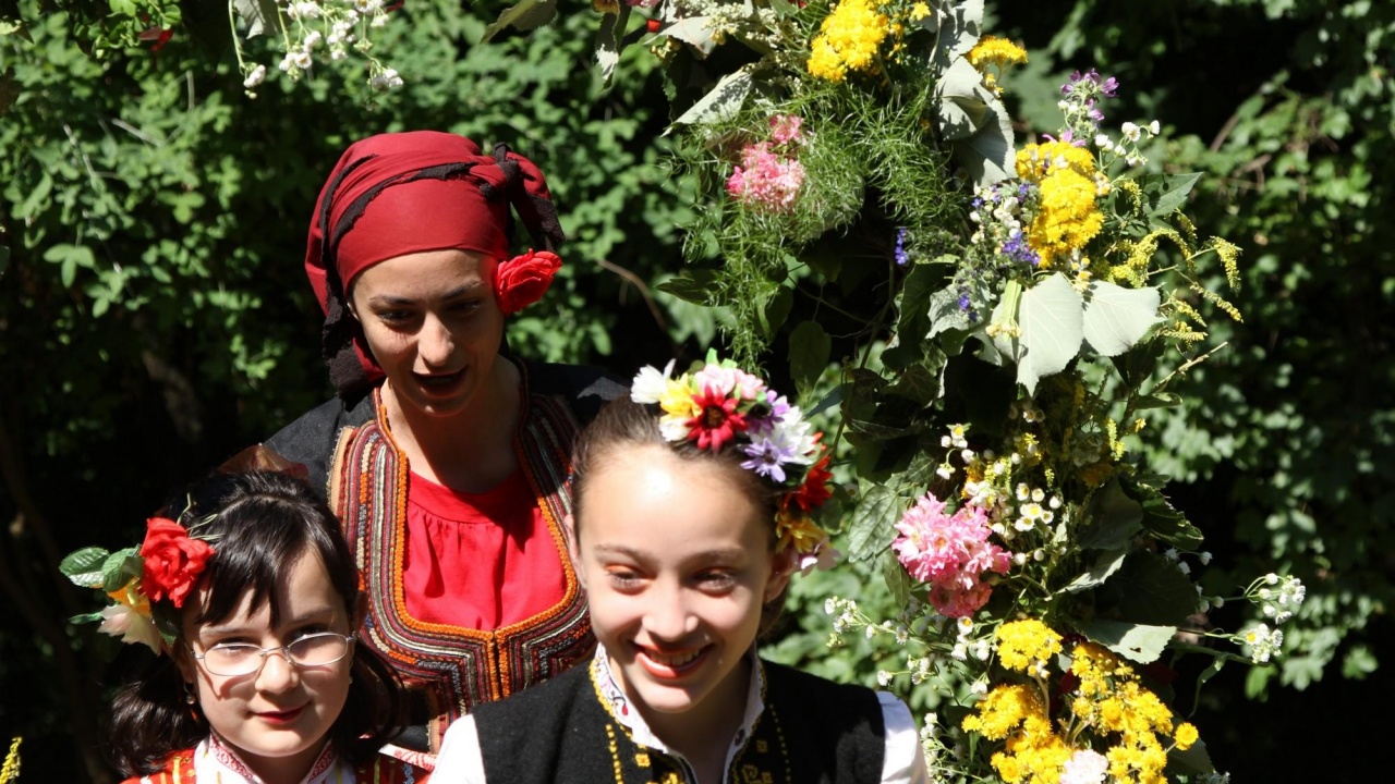 It's Midsummer's Day! - Community - Daily News