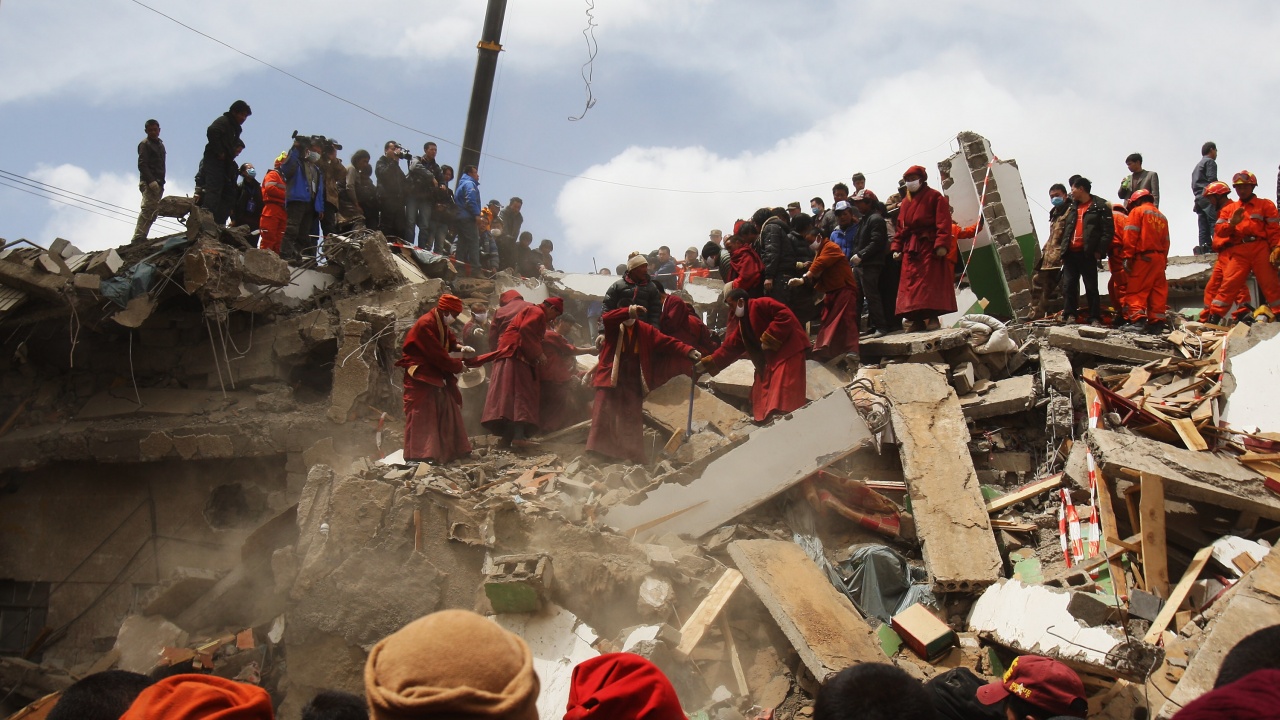 Броят на загиналите при земетресението в Афганистан достигна 1150