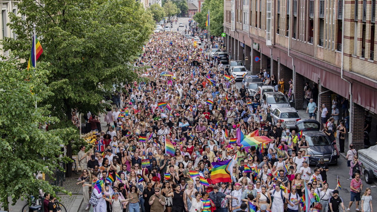 Гей парад в Осло въпреки терористичния акт в събота