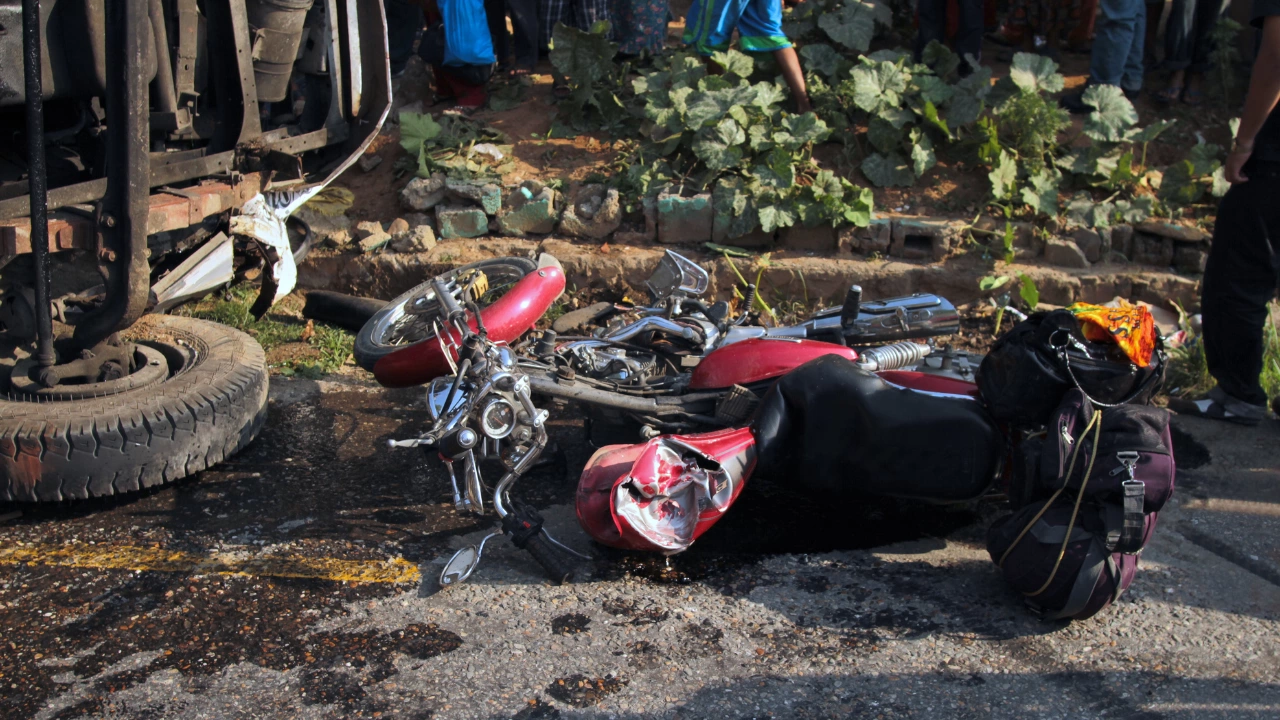 Моторист загина при катастрофа на натоварен булевард във Враца По първоначална