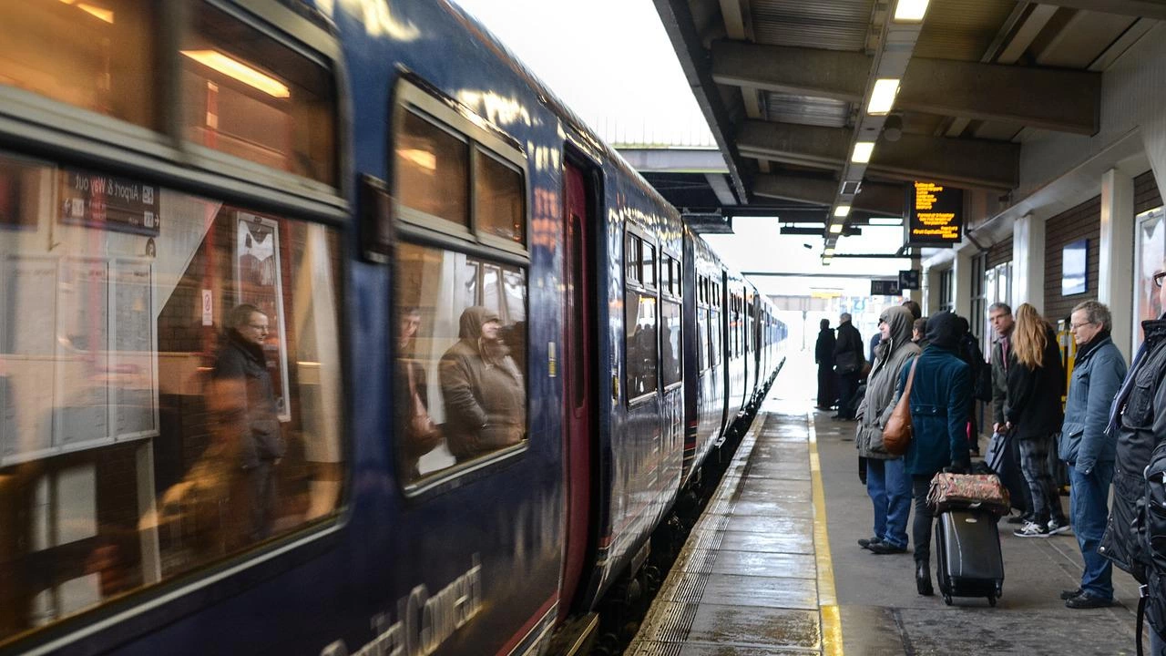Най мащабната железопътна стачка от 30 години насам започна във Великобритания