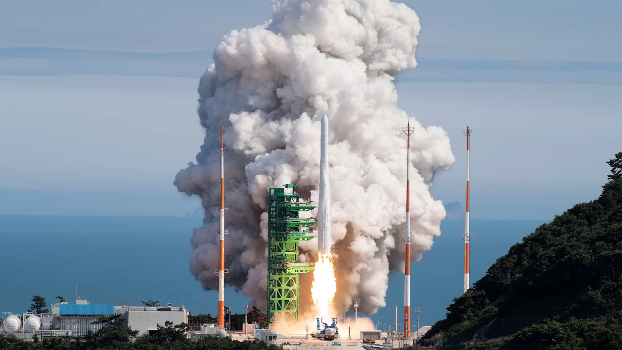 Южна Корея днес изстреля първата си космическа ракета произведена в