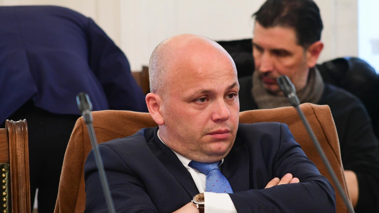 Депутатът от Александър Симов коментира пред бТВ че в парламента