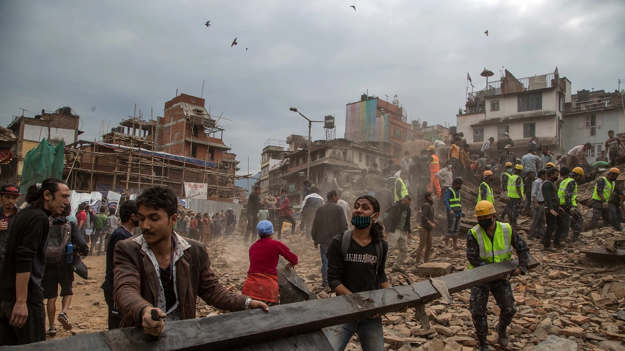 Над 920 станаха жертвите а стотици са ранени при земетресение тази сутрин
