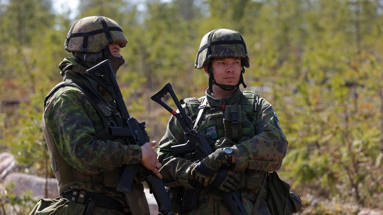 Полша и балтийските републики искат НАТО да увеличи военното си