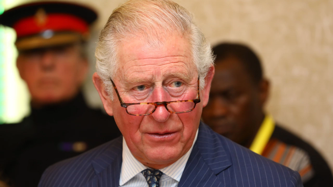 Британският принц Чарлз е получил чанти съдържащи милиони евро кеш