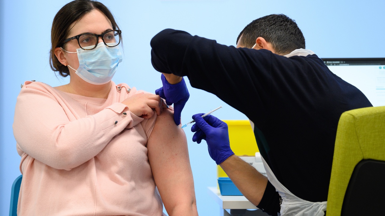 204 втори бустерни иРНК ваксини срещу COVID-19 са поставени към 17 ч. днес, 27 юни