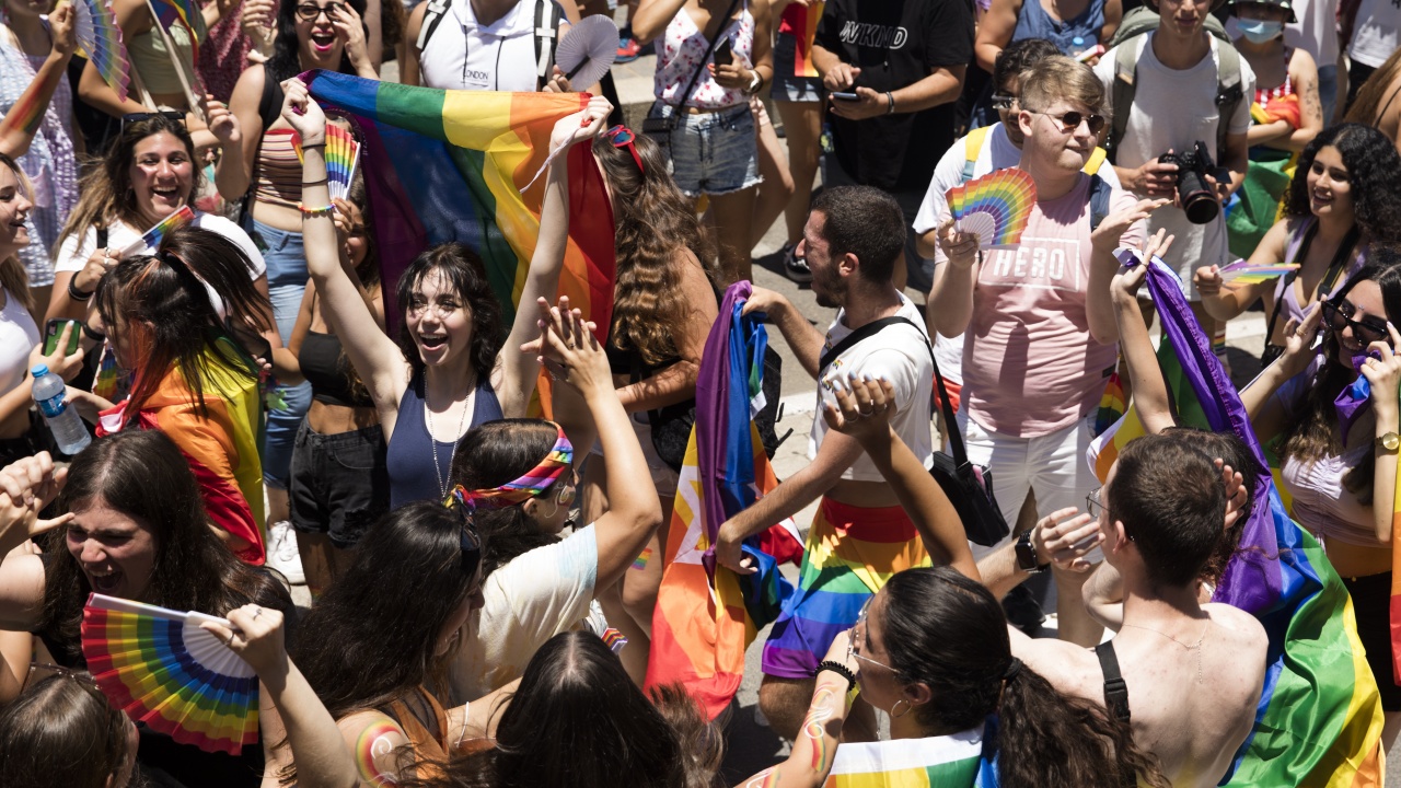 Освободени са активистите от ЛГБТИ общността, задържани по време на Прайда в Истанбул