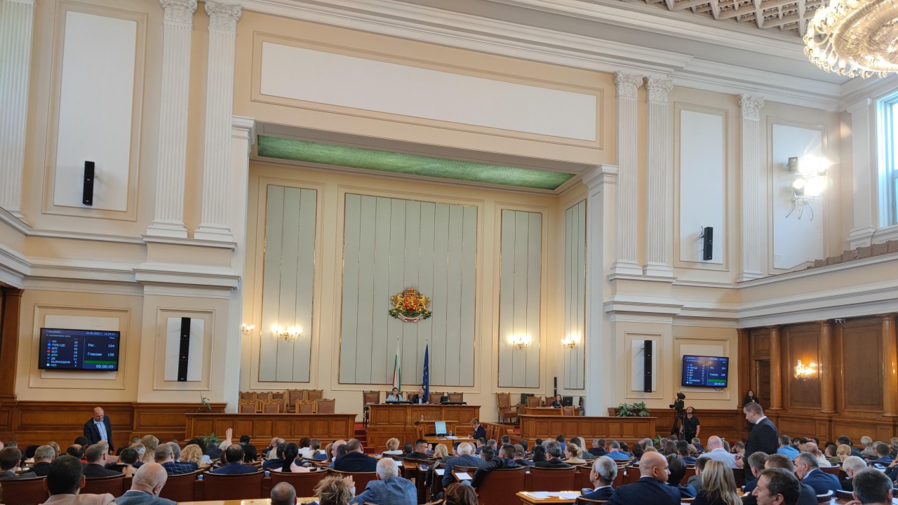 Депутатите ще гласуват актуализацията на бюджетите на ДОО и НЗОК