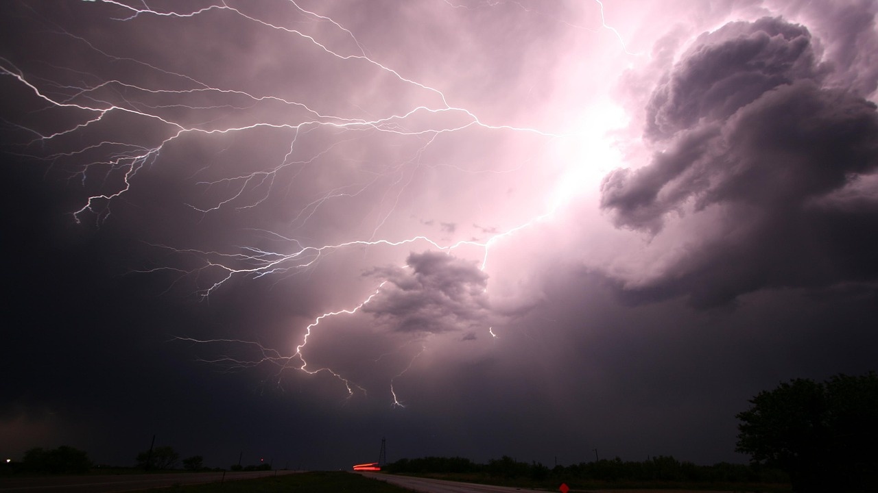Две опасни бури удрят Северозападна България
