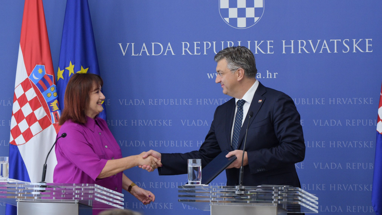 Заместник председателят на Европейската комисия Дубравка Шуица връчи днес на хърватския