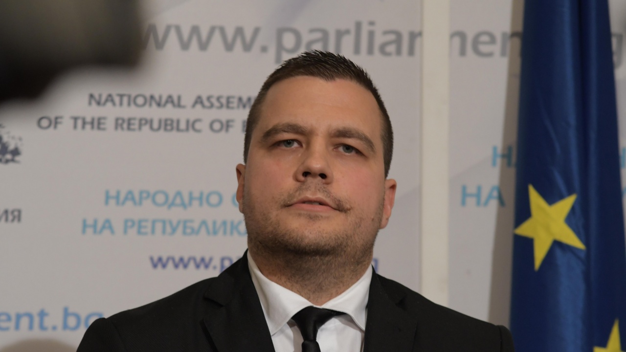 Още един депутат напусна “ (ИТН) вчера.
Новината обяви Иван Хиновски.