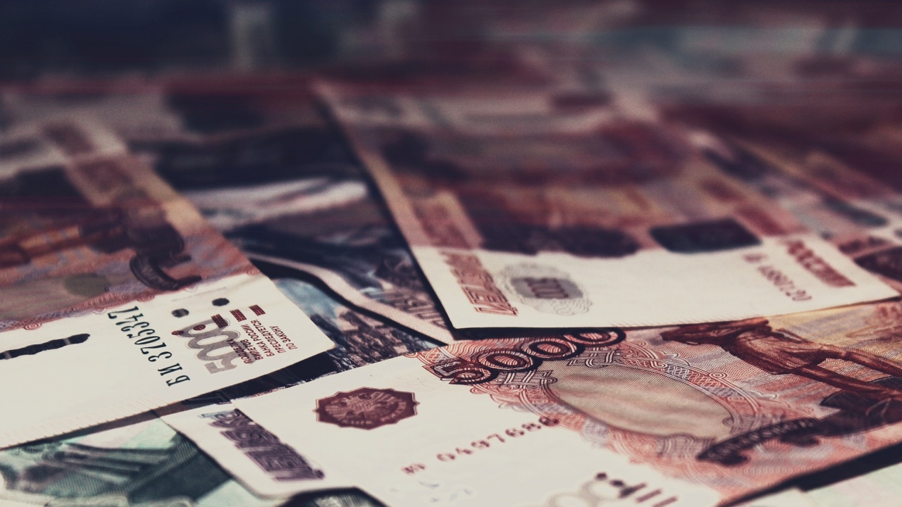 Руската централна банка предупреди за риск от девалвация при опити да се управлява рублата