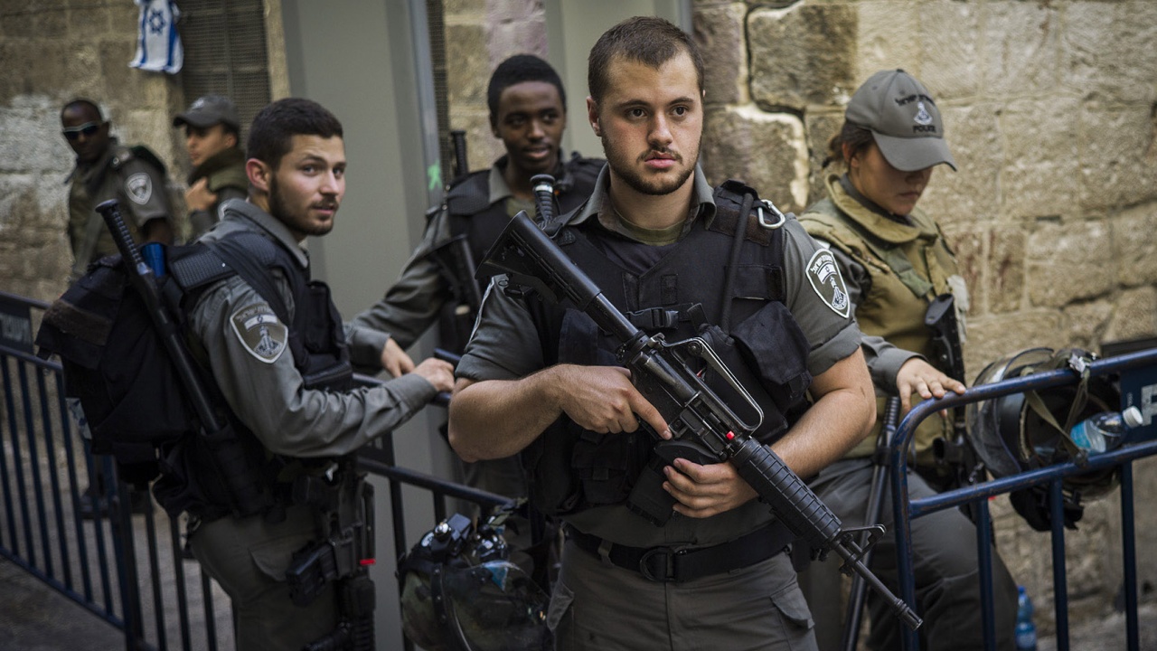 Израелската армия и палестинци влязоха в сблъсък до свещено място на Западния бряг