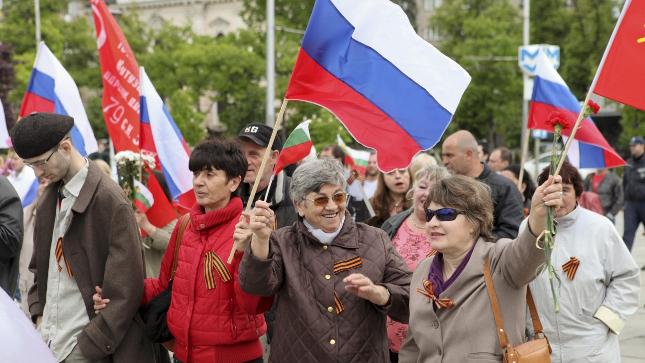 Протест срещу изгонването на руските дипломати се състоя тази вечер