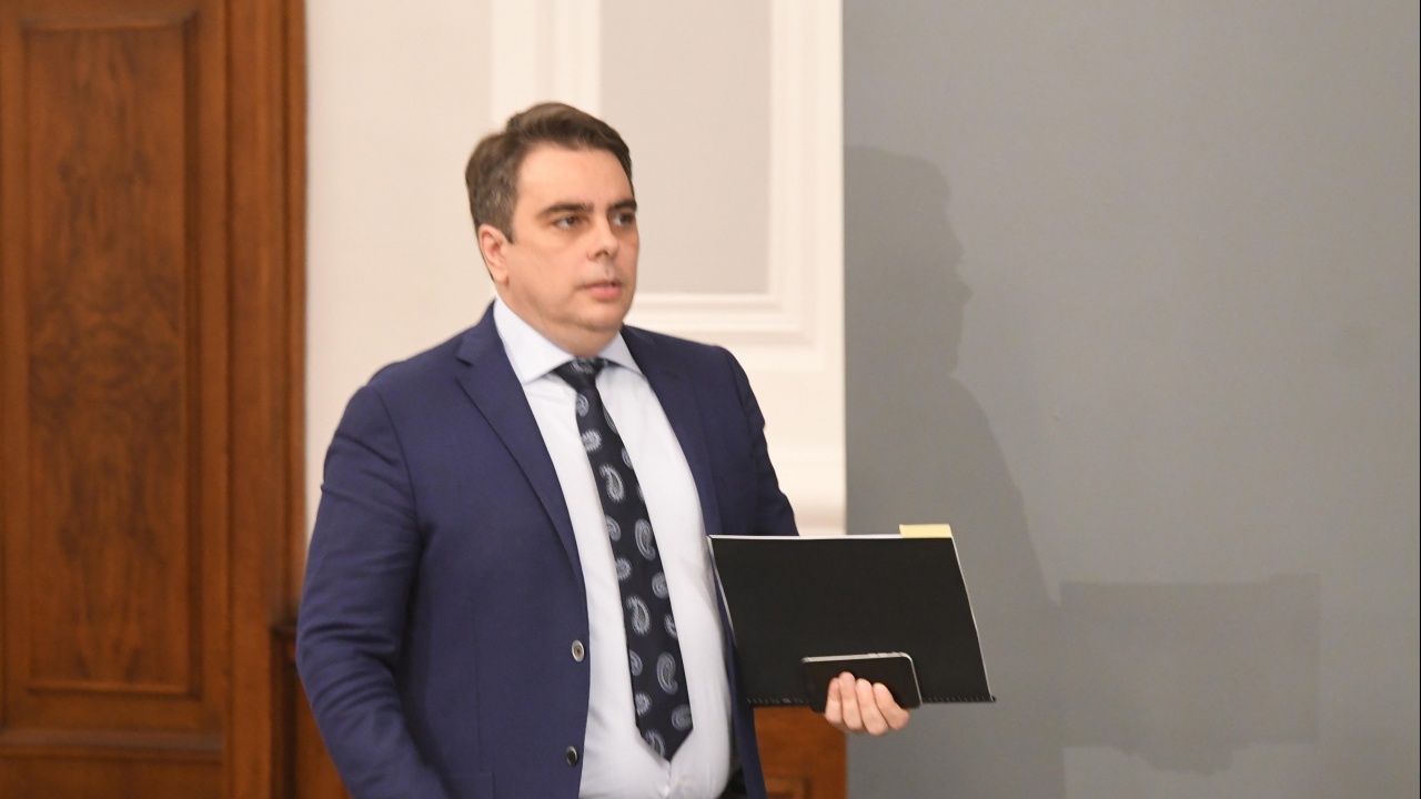 Асен Василев: Надявам се бюджетът да помогне да посрещнем кризата по-спокойно