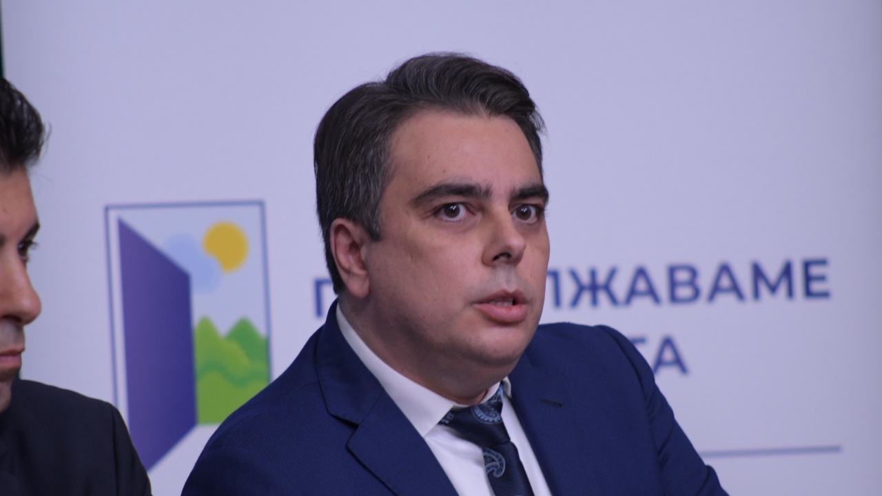 Кой е Асен Василев - предложението на ПП за премиер