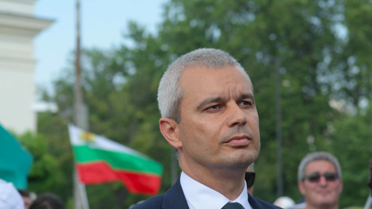 Костадинов иска спешно свикване на КСНС за изгонването на руските дипломати