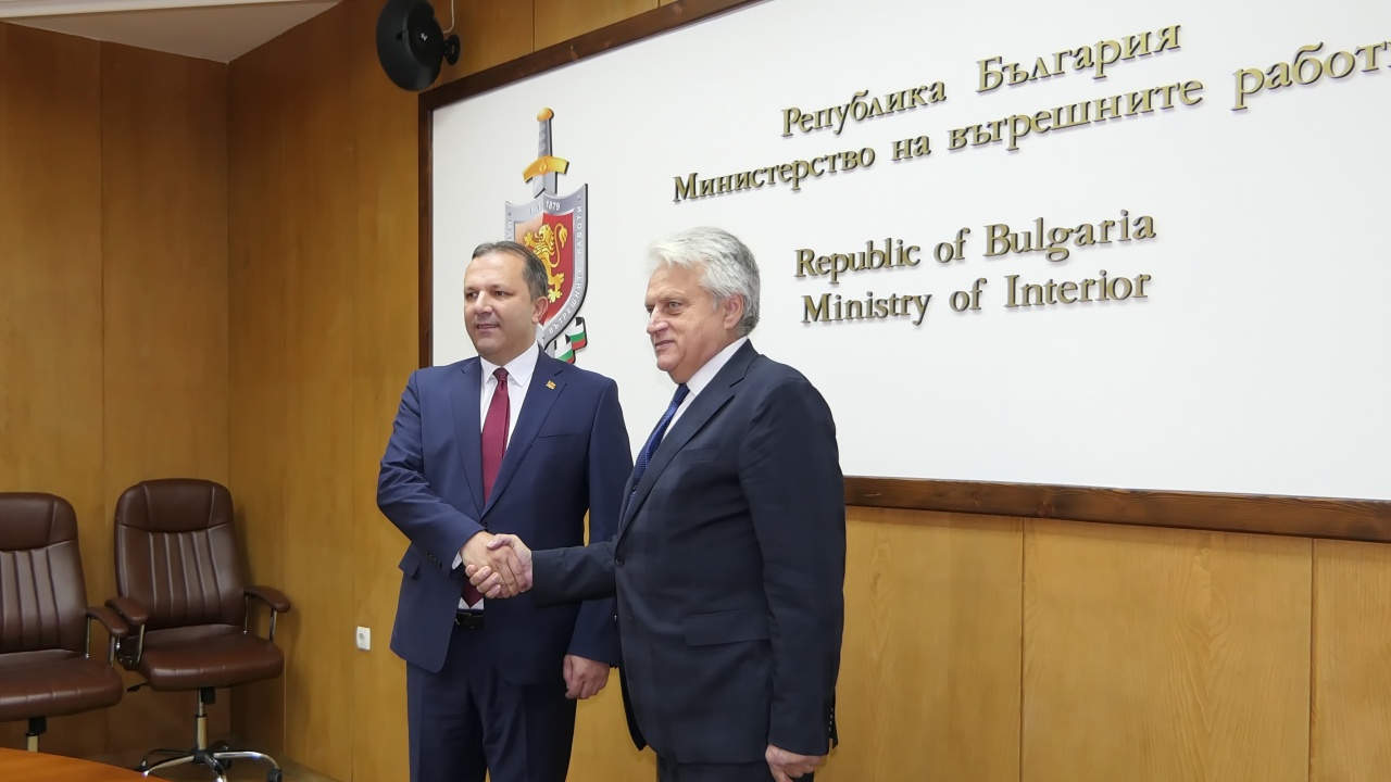 Бойко Рашков се срещна с вътрешния министър на РСМ