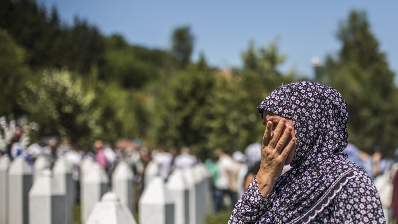 Управляващите в Албания социалисти внесоха проекторезолюция, осъждаща геноцида в Сребреница