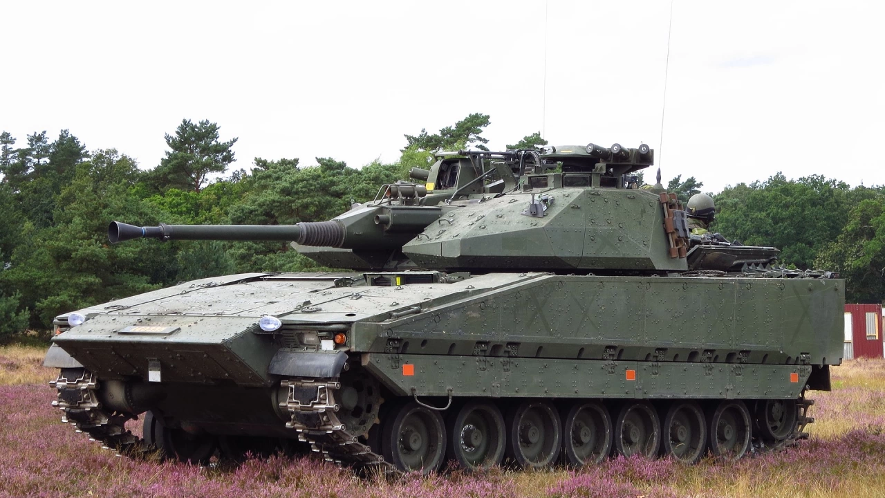 Словакия ще купи от Швеция 152 гъсенични бойни машини CV90
