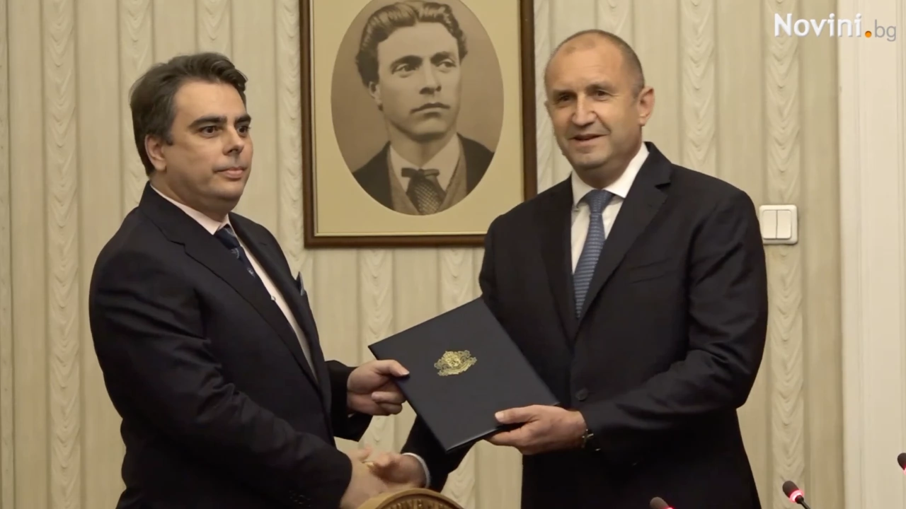 Президентът на България връчва мандат за съставяне на правителство на