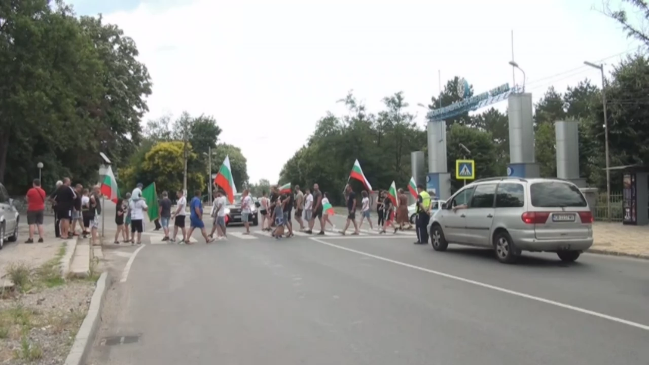 Втори ден продължават блокадите на Подбалканския път София Бургас заради
