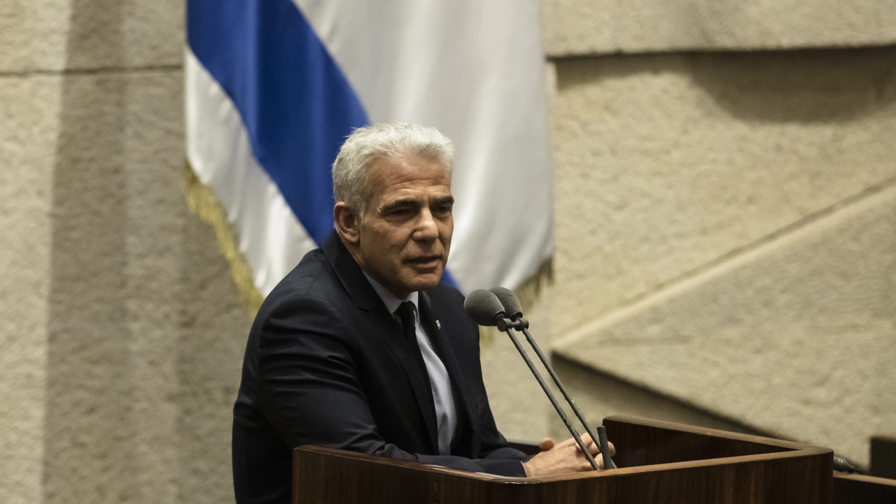 Служебният премиер на Израел Яир Лапид проведе първото си заседание