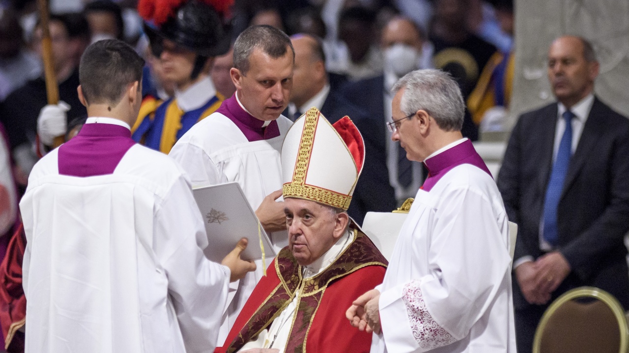 Папа Франциск отрече да планира скорошно оттегляне
