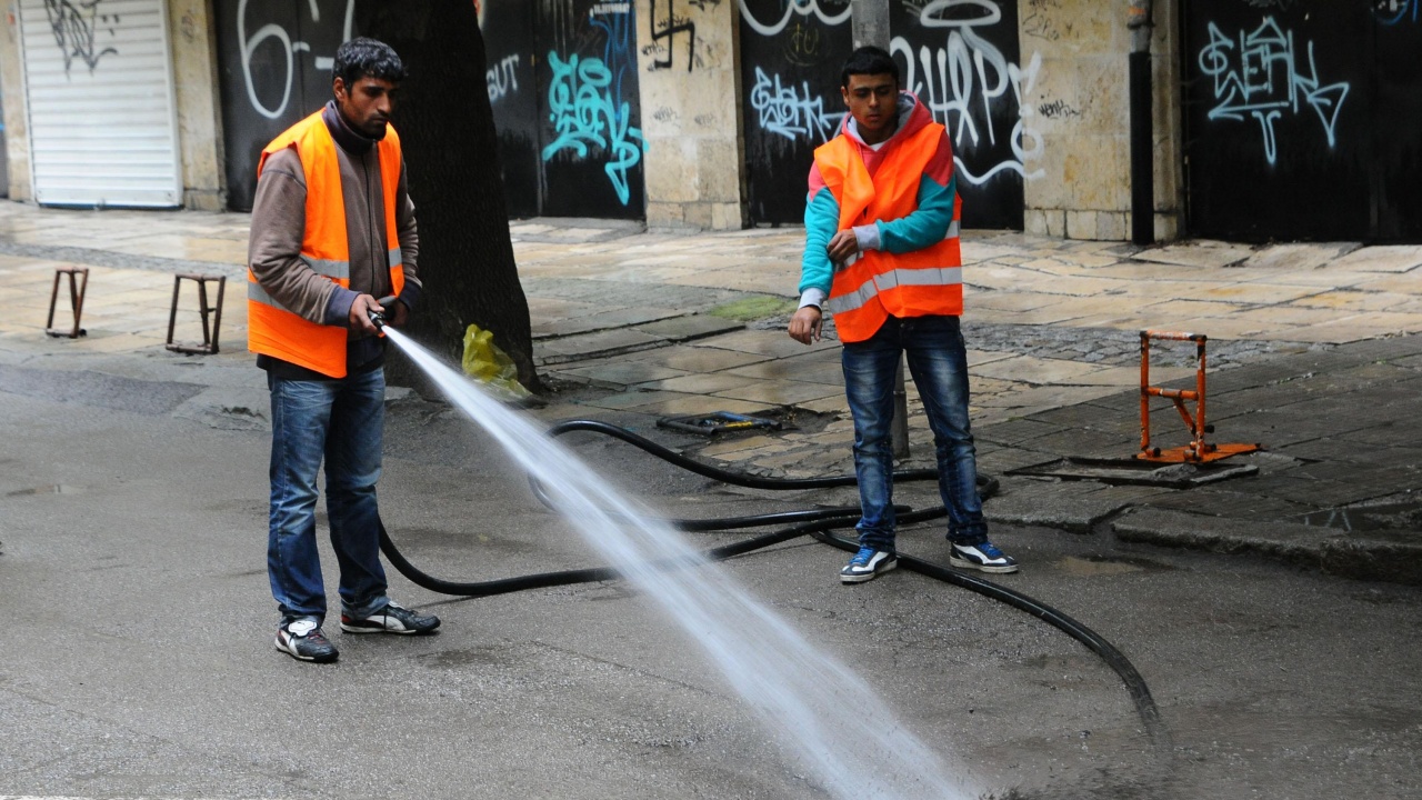 Мият над 150 улици и ключови булеварди в София