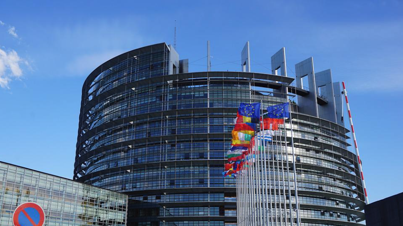 Европейският парламент ще гласува утре становището си за приемане на Хърватия в еврозоната
