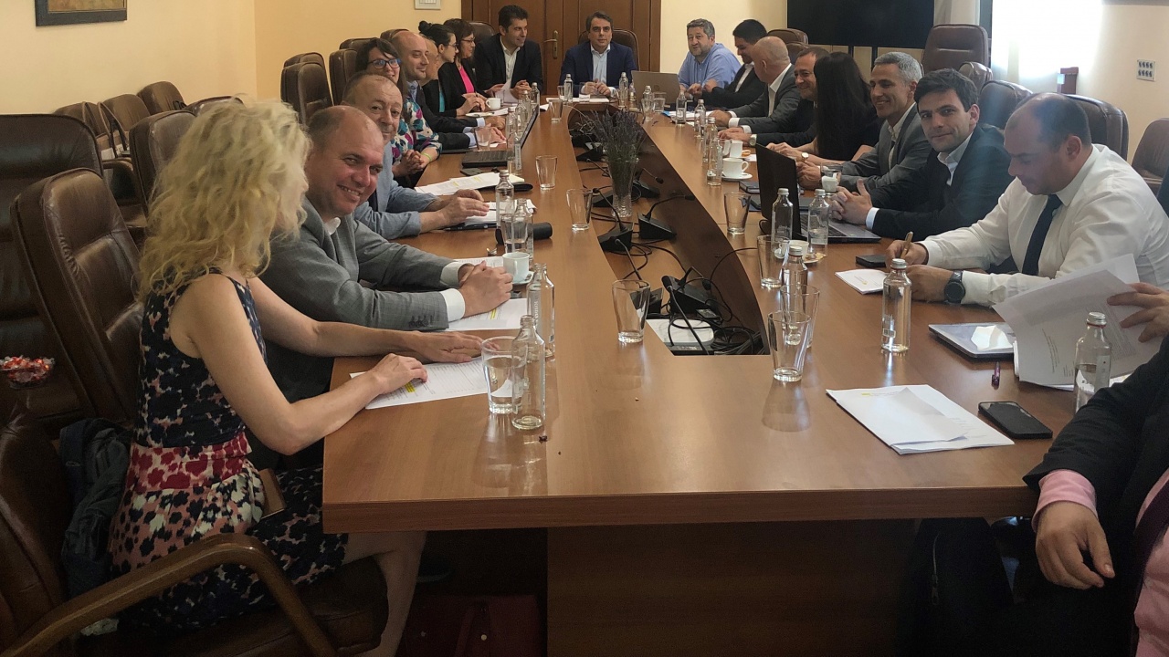 Започна срещата на коалиционните партньори, на която се обсъжда управленската програма на кабинета "Василев"