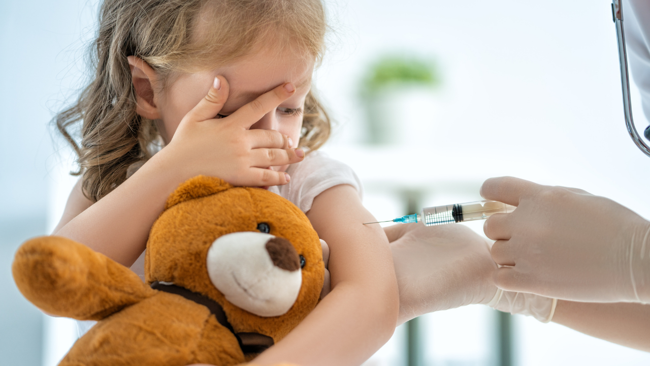 Израел ваксинира срещу COVID децата под 5-годишна възраст