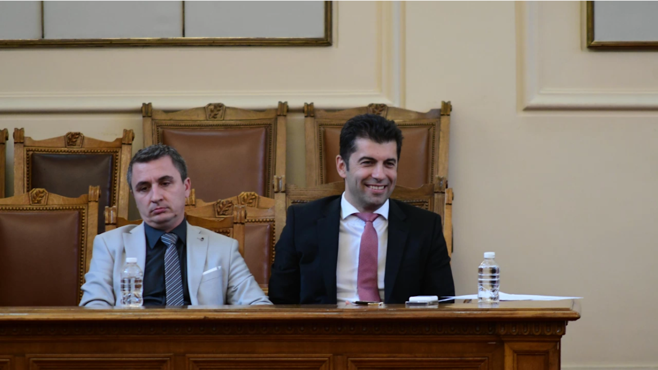Депутатите ще изслушат Петков и Николов на закрито заседание
