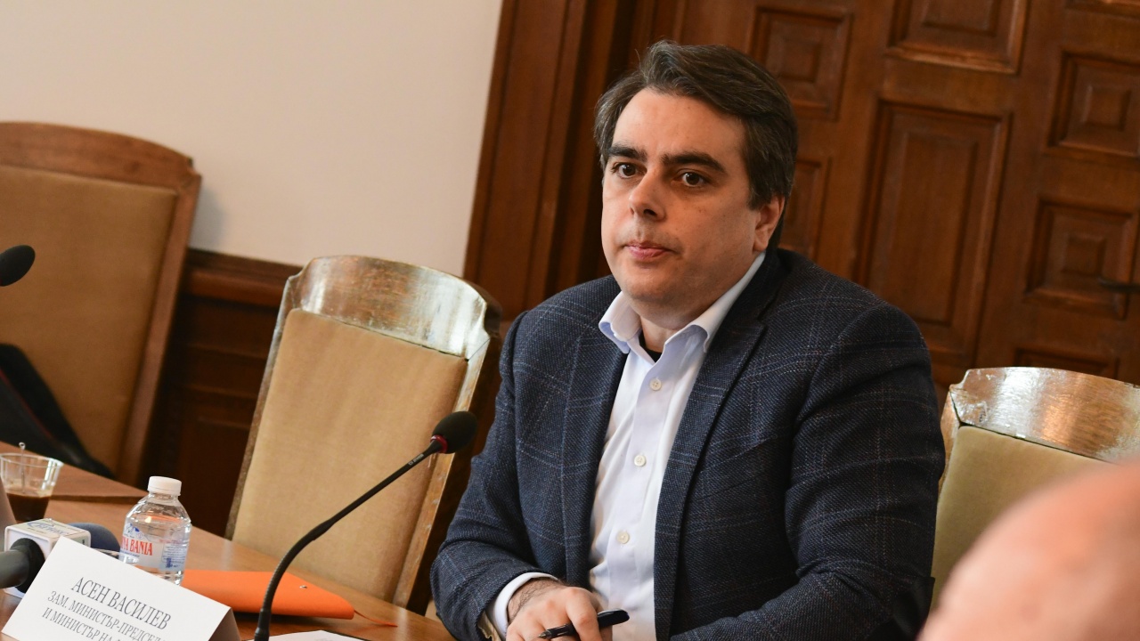 Асен Василев: Разговорите продължават, но засега няма съществен напредък