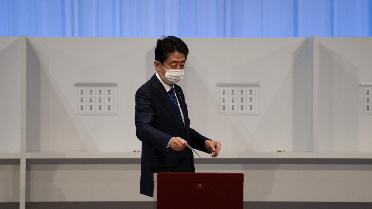 Простреляха в гърба бившия премиер на Япония Шиндзо Абе