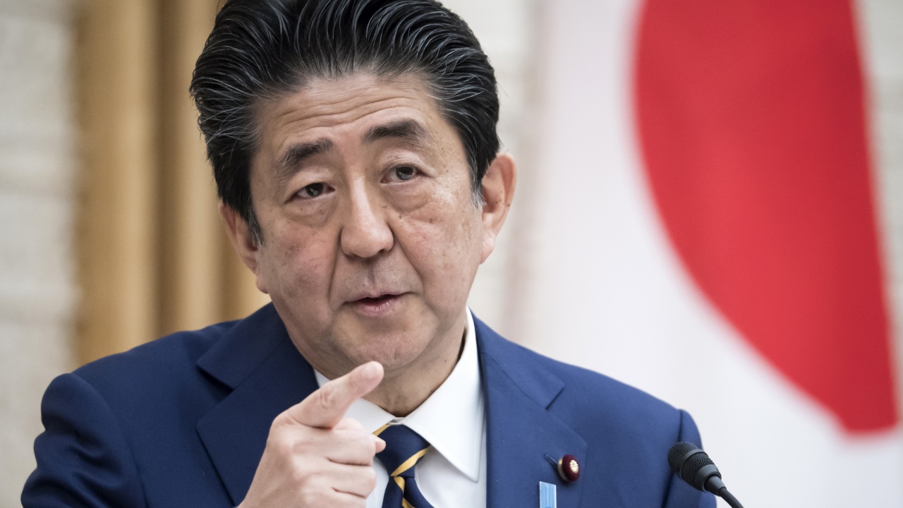 Бившият японски премиер Шиндзо Абе почина