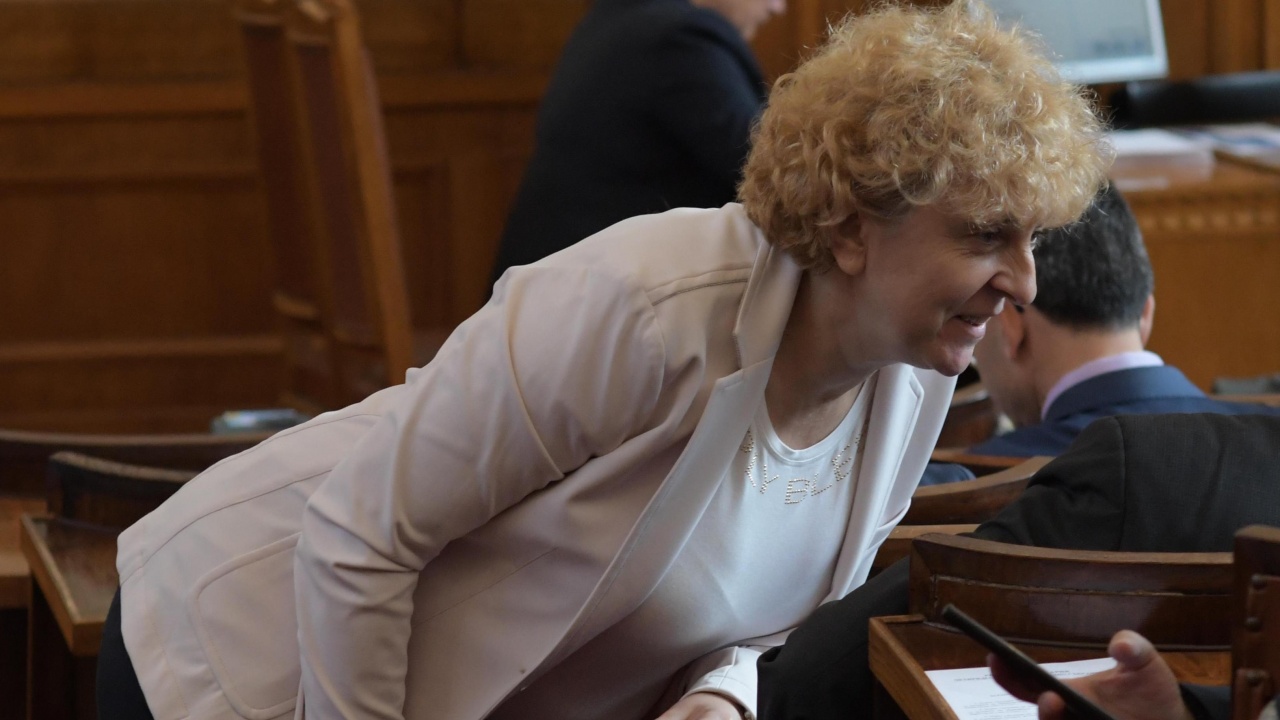 Виктория Василева е входирала искане за прекратяване на правомощията ѝ като депутат