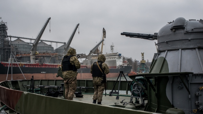 Проруските сепаратисти в Мариупол присвоиха два чуждестранни кораба