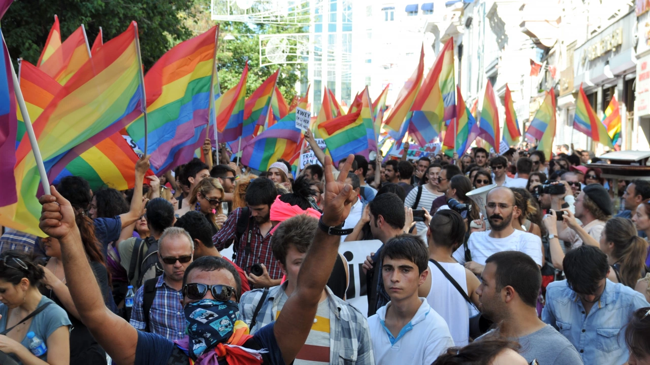 Полицията в Анкара разтури днес шествие на LGBTQ общността и