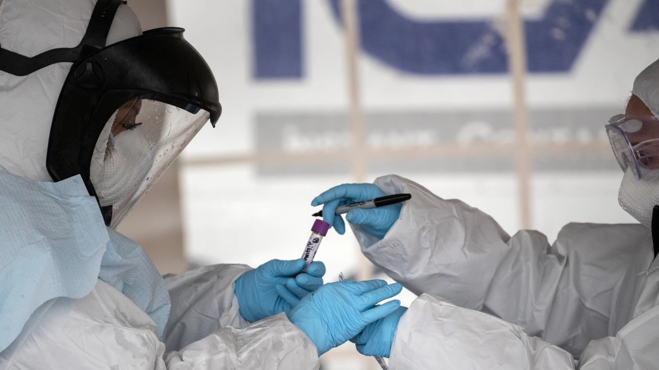 През последното денонощие в България са отчетени 842 коронавирусни инфекции