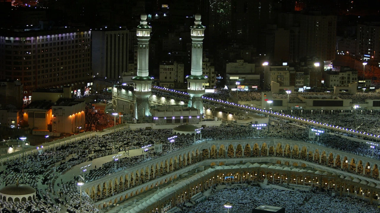 Около един милион мюсюлмани завършиха традиционния хадж в свещения за