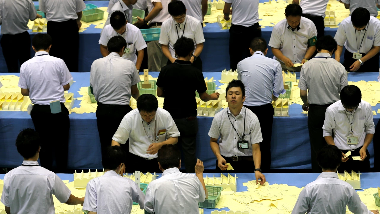 Управляващата коалиция в Япония се очаква да запази мнозинството си