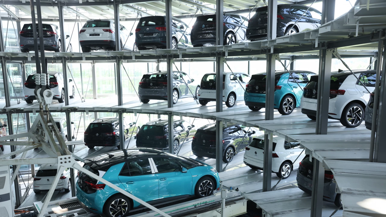 Към 1 юли 2022 г изцяло електрическите леки автомобили у