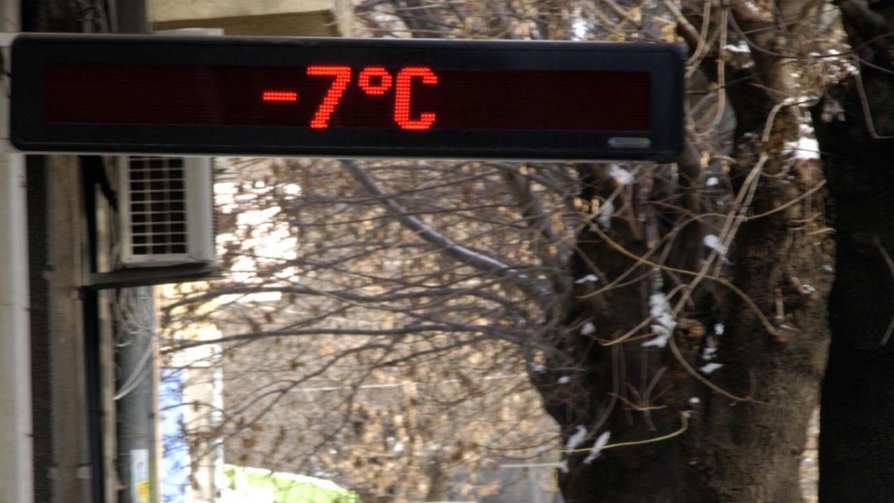 Днешното утро се оказа най-студеното от десетилетия на места в страната