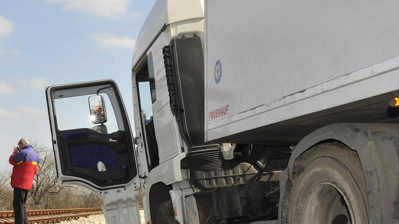 Шофьор на товарен автомобил от Гърция предизвика катастрофа разминала се