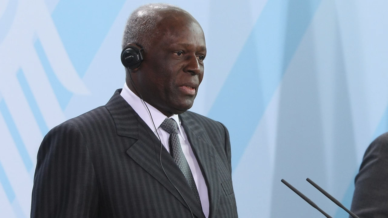 Тялото на бившия анголски президент Жозе Едуарду дош Сантош починал