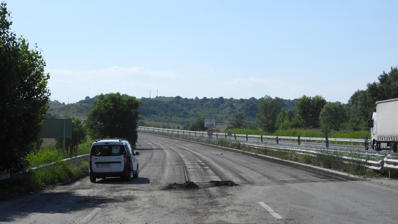 До 11 август се подават оферти за проектиране на основния ремонт на над 40 км третокласни пътища в област Хасково